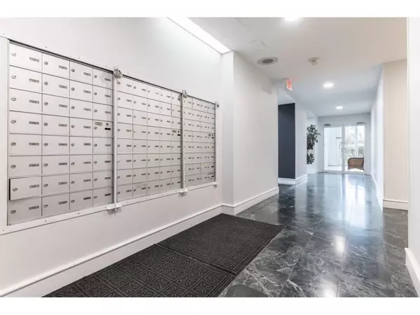 Surrey, BC V3R 0V9,14820 104 AVE #405