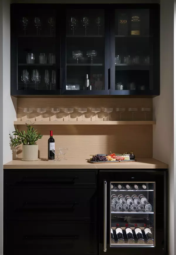 Abbotsford, NL A9A 9A9,2774 Montrose AVE #4