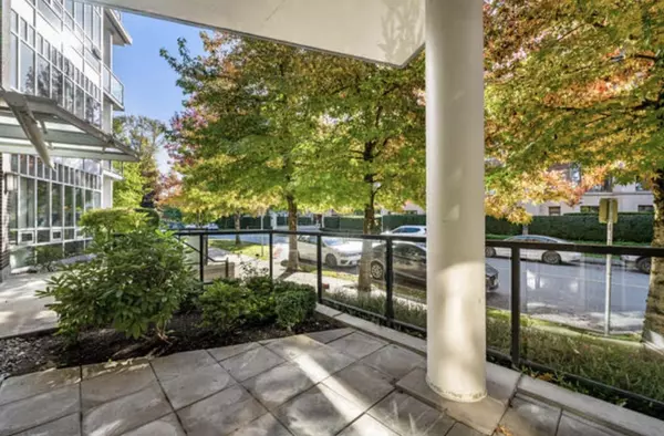 West Vancouver, BC V7T 1C7,605 Clyde AVE #1