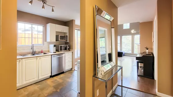 Coquitlam, BC V3K 6Y1,888 Gauthier AVE #309