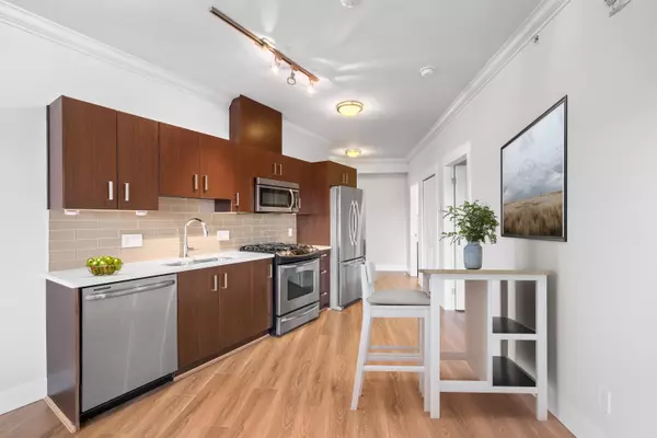 North Vancouver, BC V7P 1M5,857 W 15 ST #404