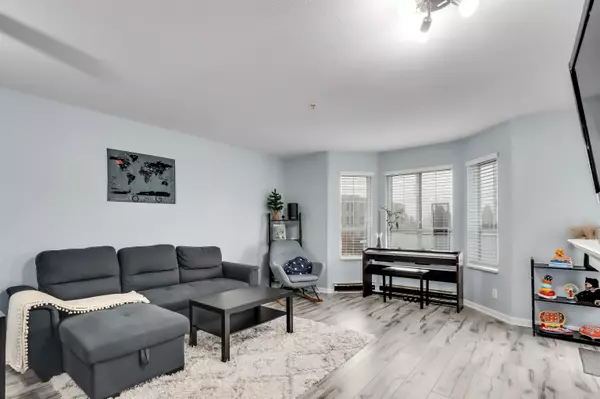 Surrey, BC V3R 0W8,15268 105 AVE #411