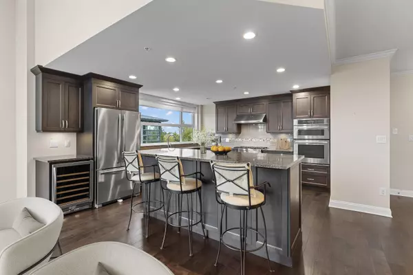 Surrey, BC V4A 1V3,15310 17a AVE #401