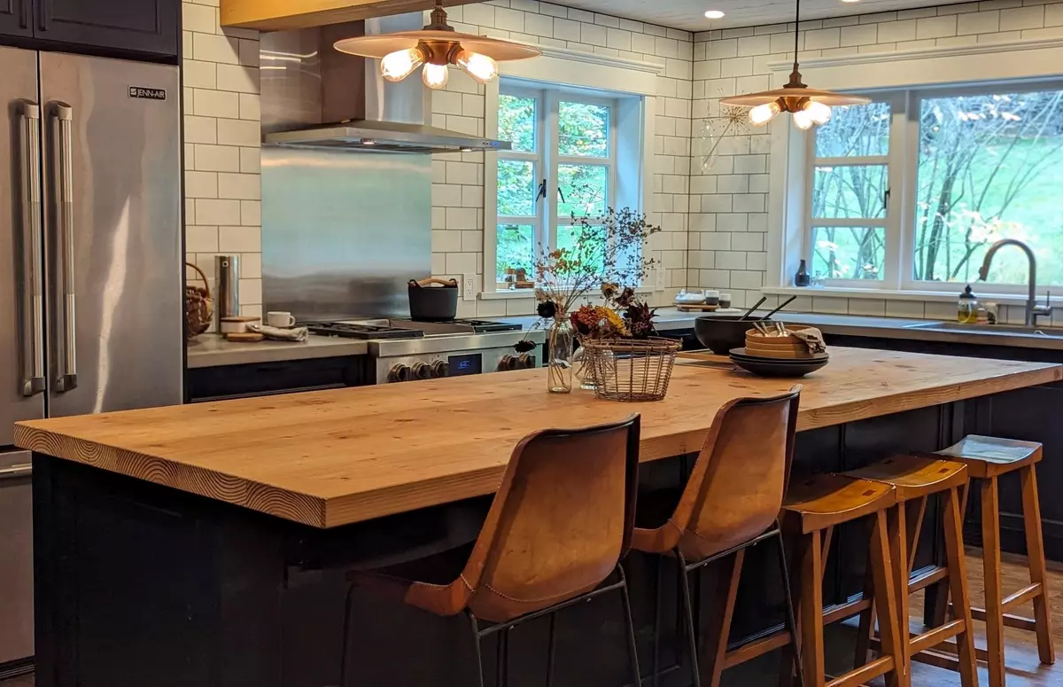 Bowen Island, BC V0N 1G2,1354 Mount Gardner RD