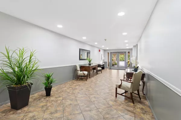 White Rock, BC V4B 4C3,1488 Merklin ST #203