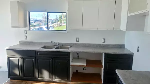 White Rock, BC V4B 1H6,15475 Victoria AVE