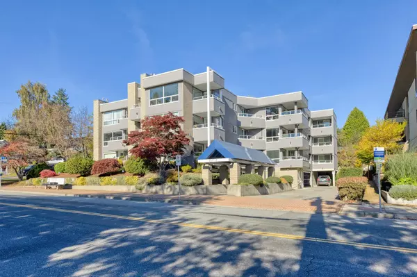 15717 Marine DR #105,  White Rock,  BC V4B 1E4