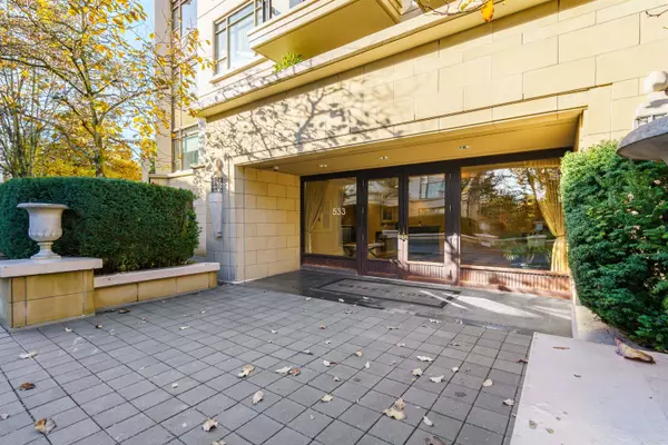 West Vancouver, BC V7T 0A2,533 Waters Edge CRES #303