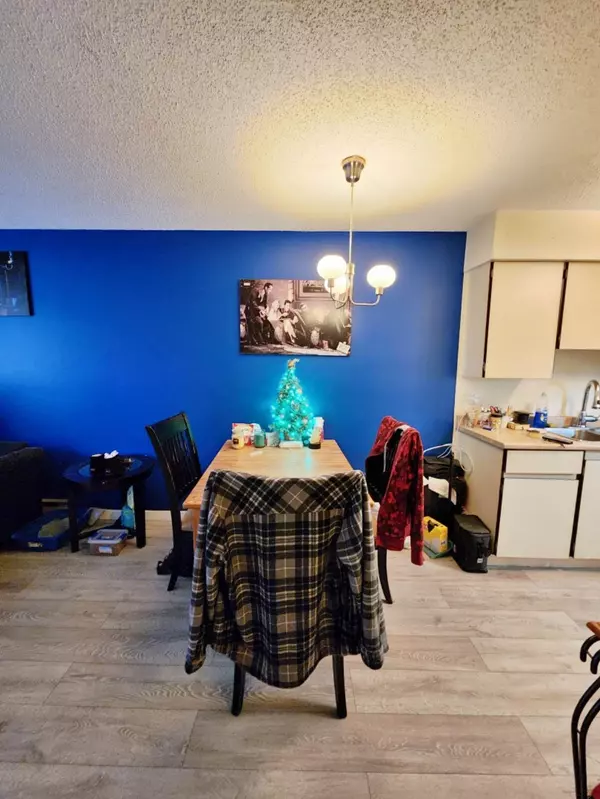 Port Coquitlam, BC V3B 1J3,1948 Coquitlam AVE #303