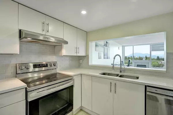 Surrey, BC V3R 0M5,14881 103a AVE #1001