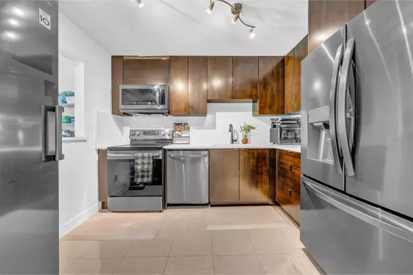 Surrey, BC V3R 0T1,14988 101a AVE #305