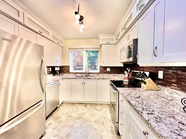 Coquitlam, BC V3K 4V4,217 Begin ST #118