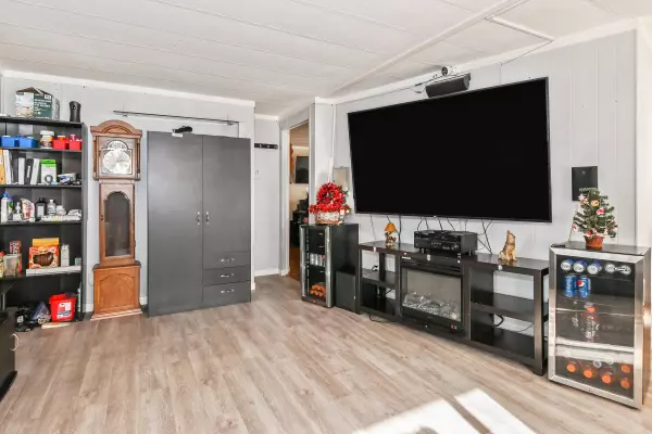 Surrey, BC V3W 6M2,8254 134 ST #17