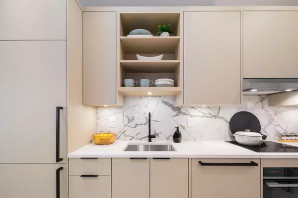 North Vancouver, BC V7L 1G2,402 E 3rd ST #207