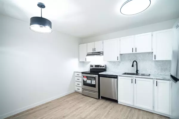 Maple Ridge, BC V2X 2Y9,22222 119 AVE #207