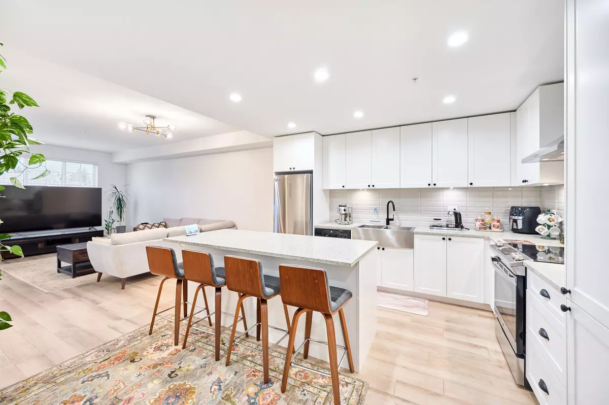 Langley, BC V2Y 3K5,20487 65 AVE #B401