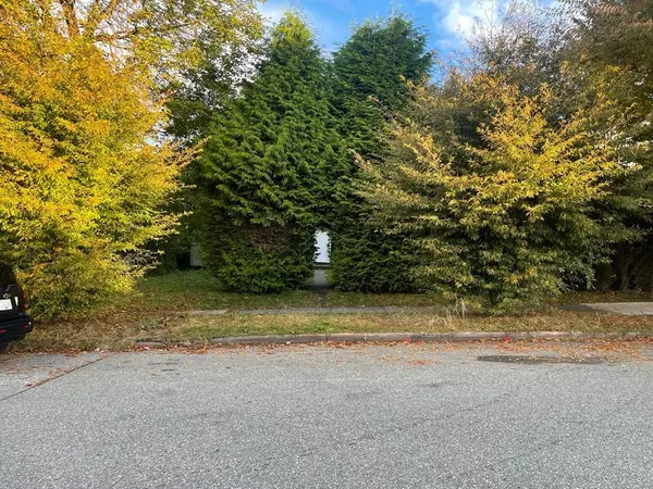 North Vancouver, BC V7M 1P6,322 W 14th ST