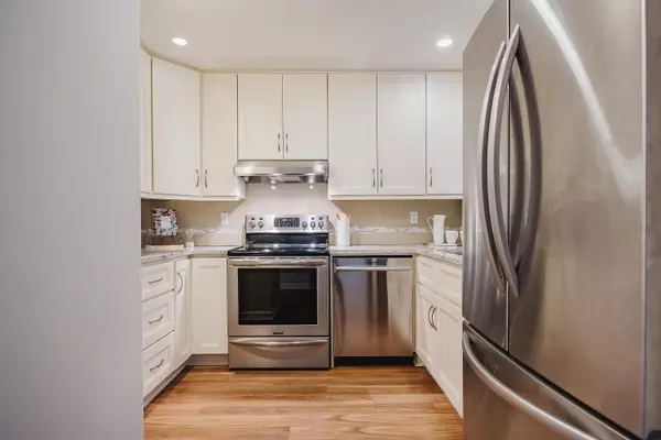 Coquitlam, BC V3K 6Y4,270 Casey ST #16