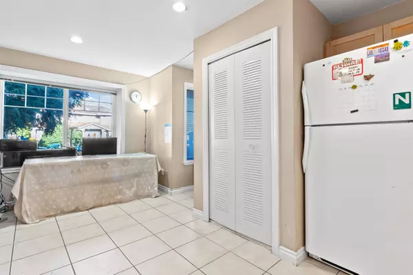 Burnaby, BC V5G 1S7,5856 Woodsworth Street ST