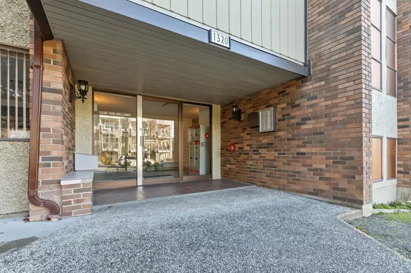 White Rock, BC V4B 4B2,1320 Fir ST #206