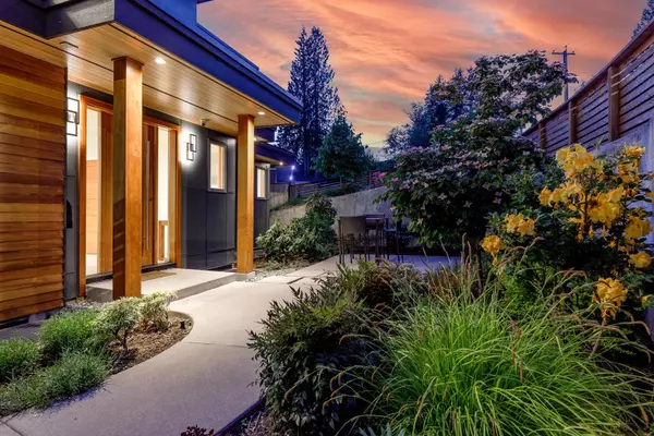 North Vancouver, BC V7N 3E2,405 Montroyal BLVD