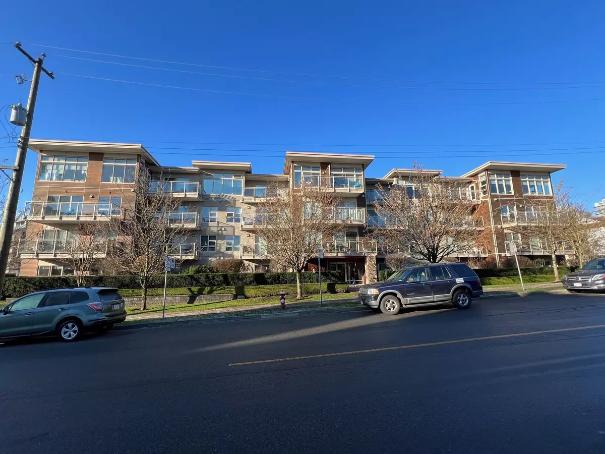 North Vancouver, BC V7L 3H5,1033 St. Georges AVE #215