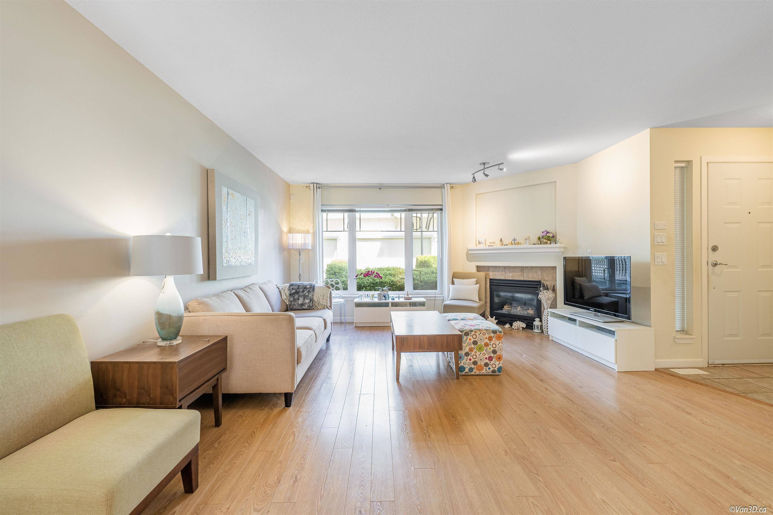 Coquitlam, BC V3E 3P2,2351 Parkway BLVD #54