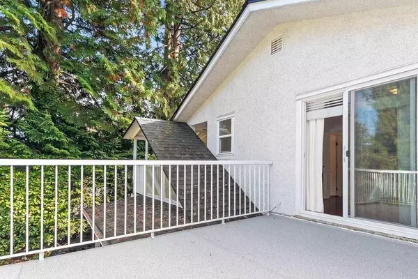North Vancouver, BC V7K 1B1,1096 Viney RD