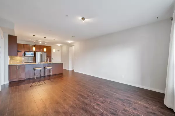 Surrey, BC V4N 6J9,6480 194 ST #303