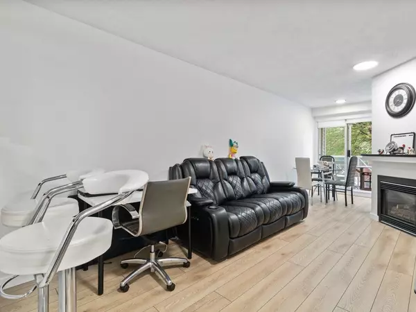 Coquitlam, BC V3K 7A5,528 Rochester AVE #204