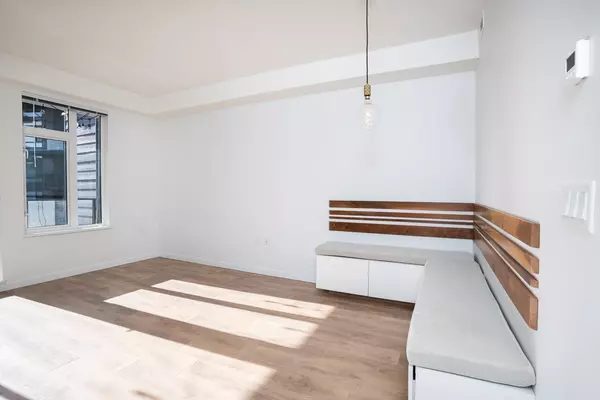 North Vancouver, BC V7M 0G2,725 Marine DR #311