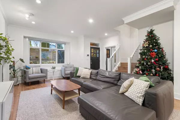 North Vancouver, BC V7L 1P7,359 E 6th ST