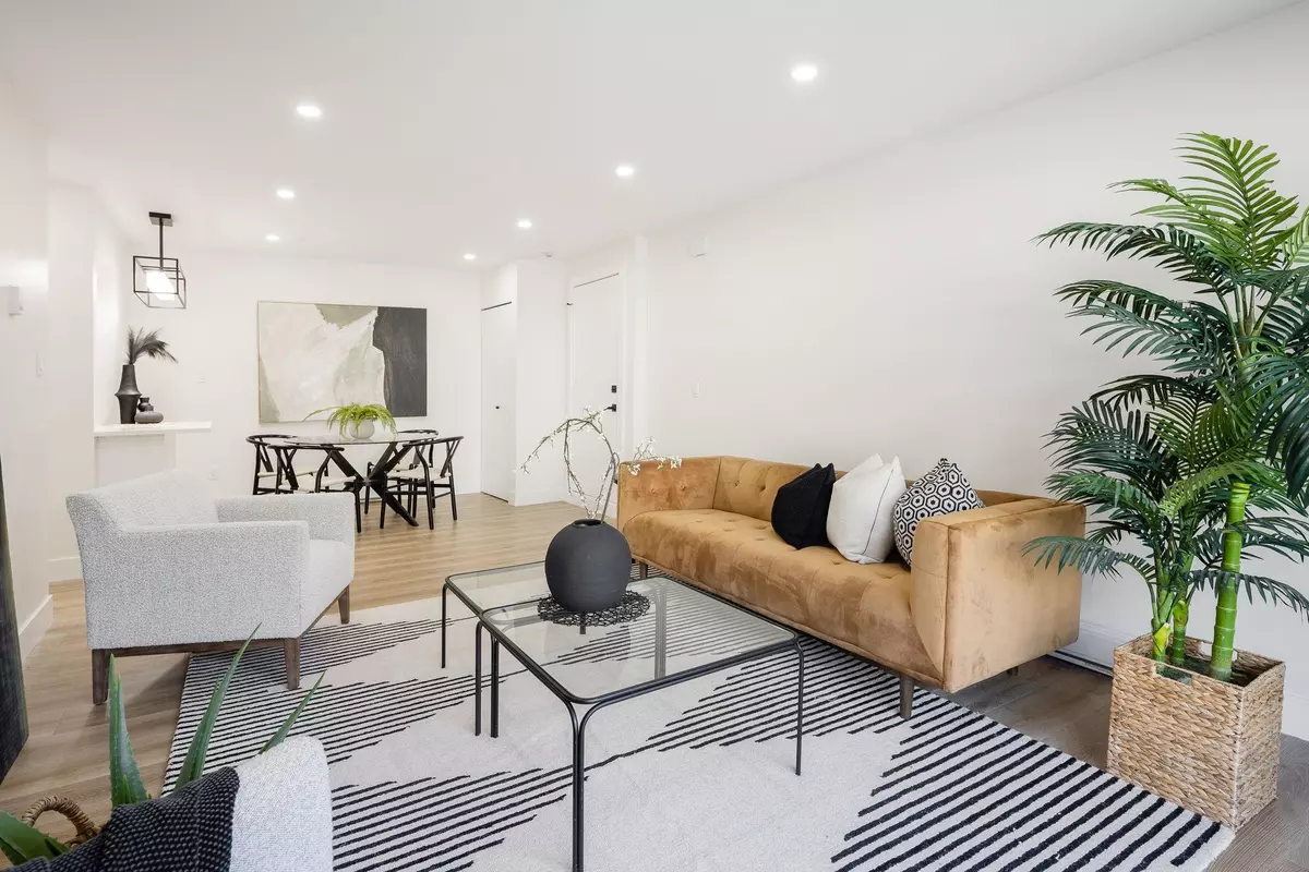 Burnaby, BC V3N 4K9,7565 Humphries CT #17