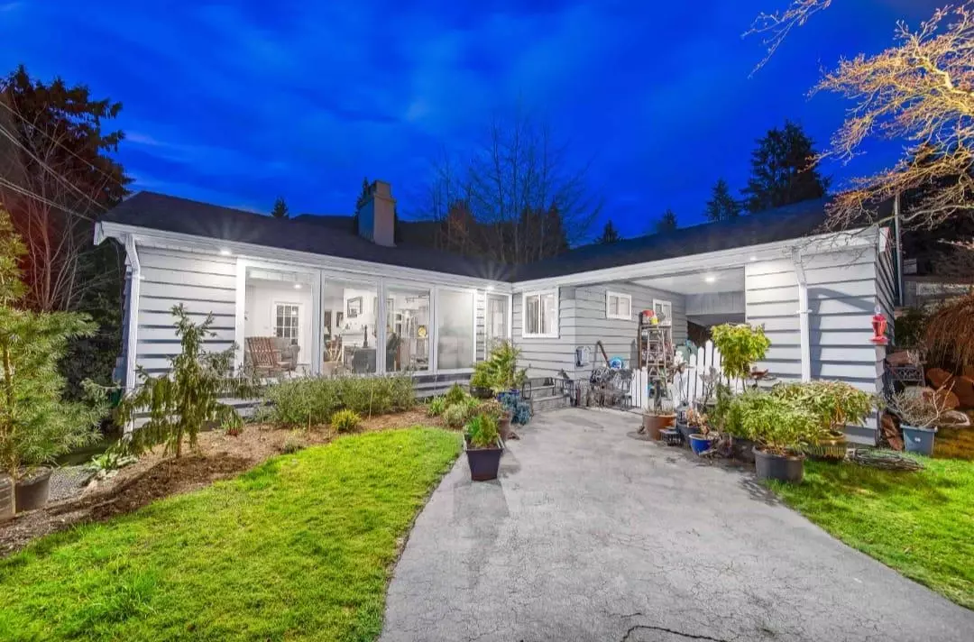 North Vancouver, BC V7R 2A2,810 Handsworth RD