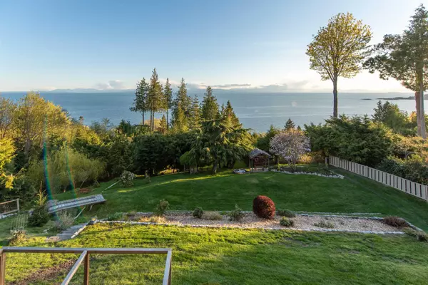 Halfmoon Bay, BC V7Z 1C6,7955 Redrooffs RD