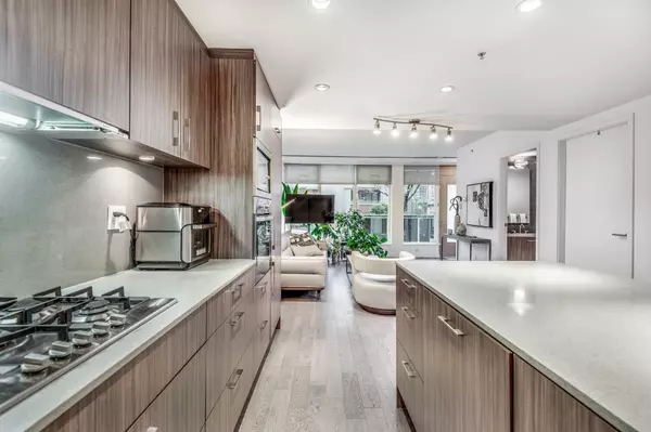 Vancouver, BC V5Z 1E1,712 W 8th AVE