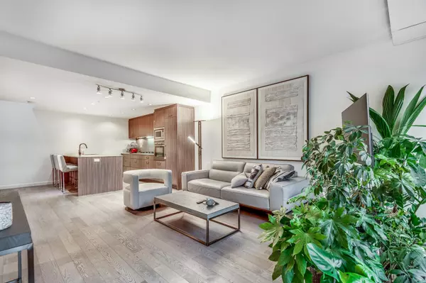 Vancouver, BC V5Z 1E1,712 W 8th AVE