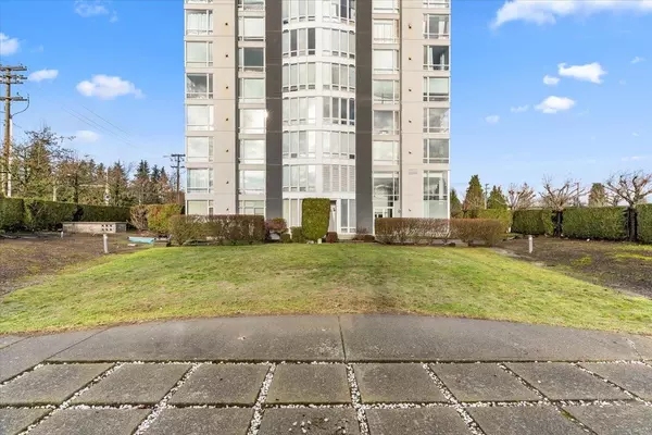 Surrey, BC V3R 0V9,14820 104 AVE #401