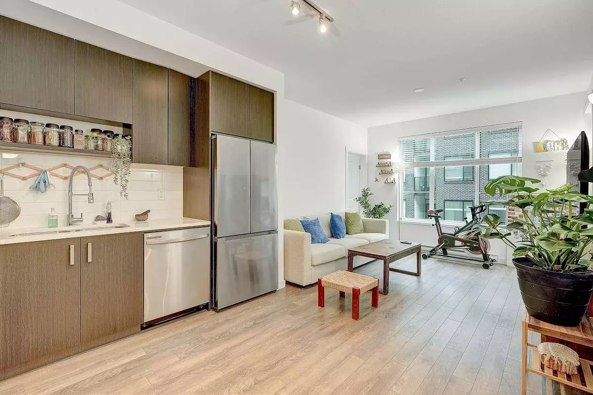 Surrey, BC V4N 6W9,15825 85 AVE #402