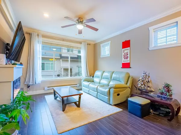 Surrey, BC V3R 7C6,15399 Guildford DR #107