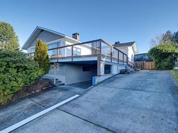Sechelt, BC V7Z 0B4,4774 Laurel AVE