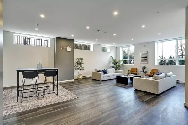 Surrey, BC V3W 3E2,13628 81a AVE #411