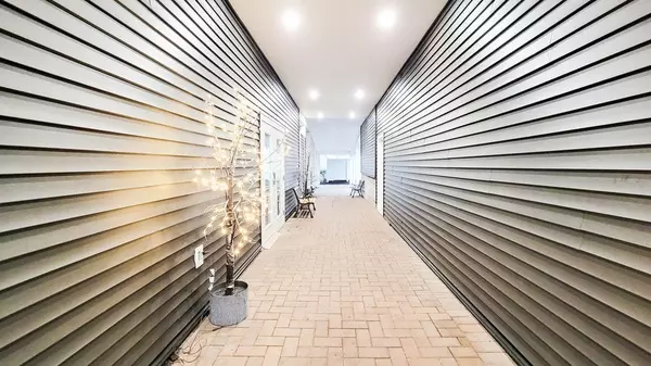 Surrey, BC V3R 0W2,9626 148 ST #105