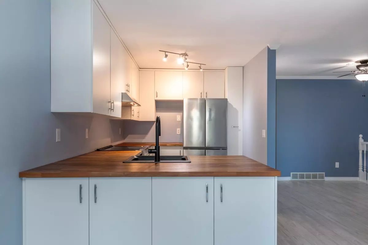 Maple Ridge, BC V2X 6E4,11726 225 ST #406