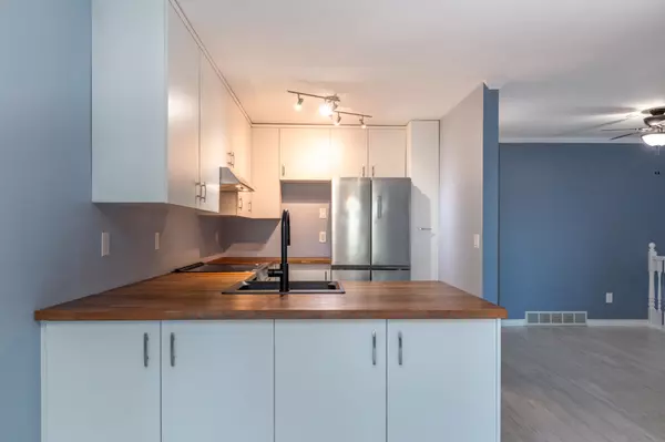 11726 225 ST #406,  Maple Ridge,  BC V2X 6E4