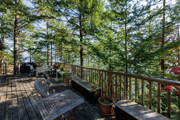 Bowen Island, BC V0N 1G1,1591 Eagle Cliff RD