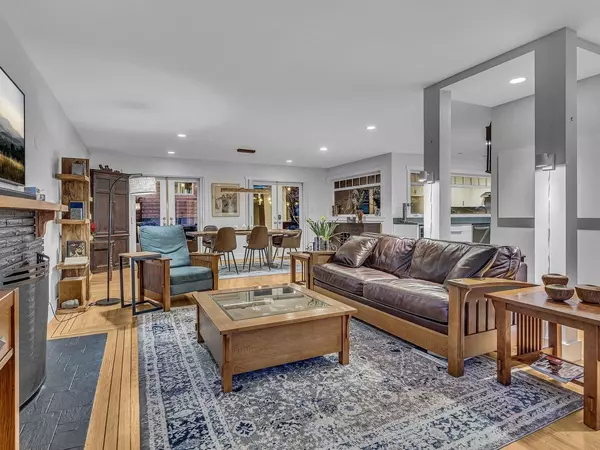 North Vancouver, BC V7N 1K9,170 E St. James RD