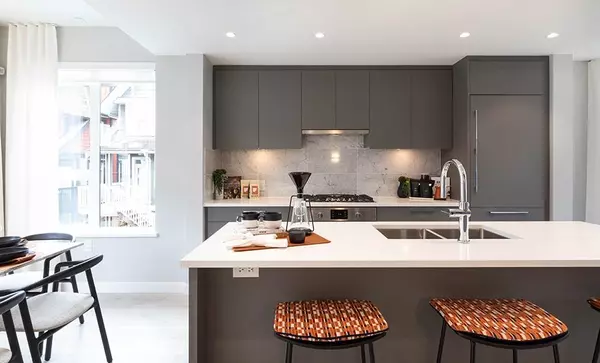 Vancouver, BC V0V 0V0,2728 Acadia RD #8