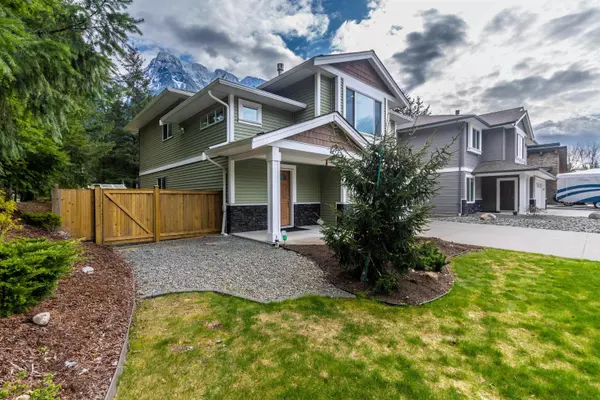 Hope, BC V0X 1L1,65744 Valley View PL