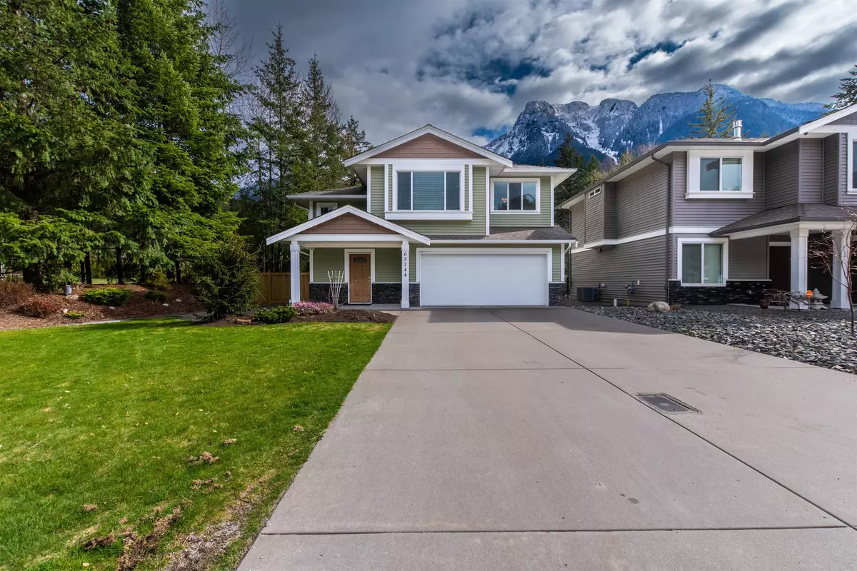 Hope, BC V0X 1L1,65744 Valley View PL